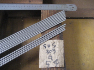 SUS303センターレス研磨　直径5mm×定尺2m＝1本、1m×1本＋残切断