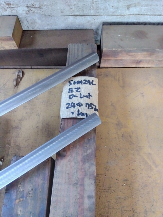 SUM24L（縦目）ローレット棒